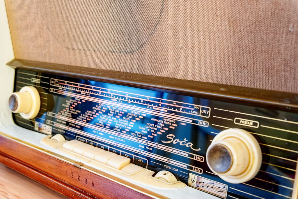 Restaurirani radio s Bluethootom