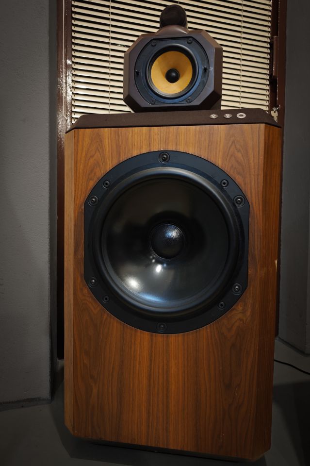 Bowers & Wilkins 801